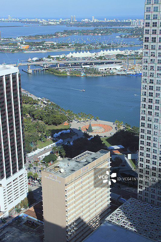 美国佛罗里达州迈阿密高楼间的地平线图片素材