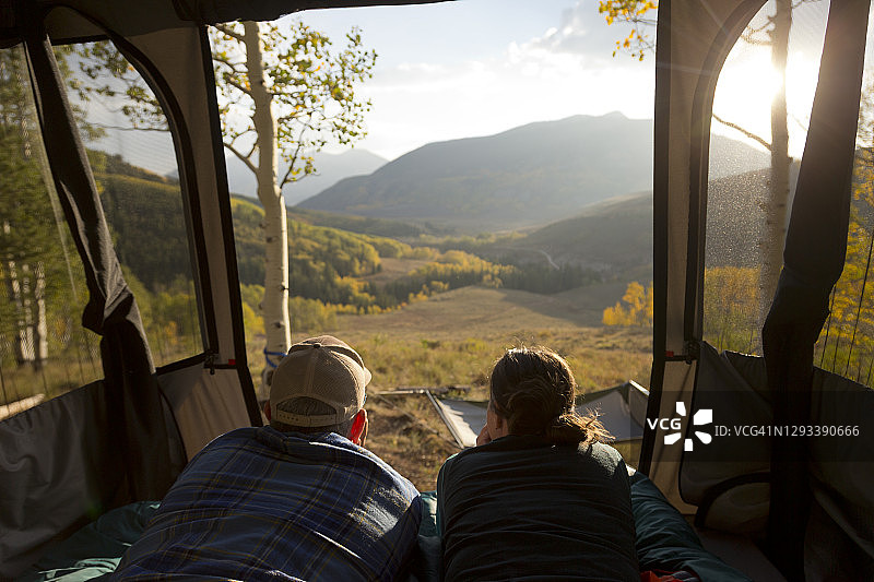 2020年秋季汽车露营图片素材