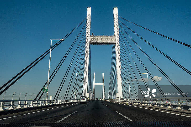 日本横滨市的城市高速公路桥图片素材