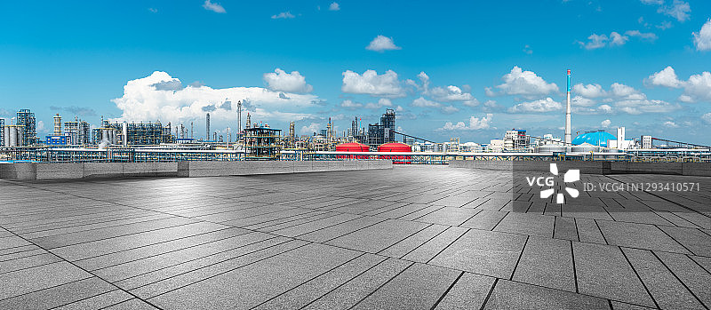 中国广东省湛江市的化工厂石板平台图片素材