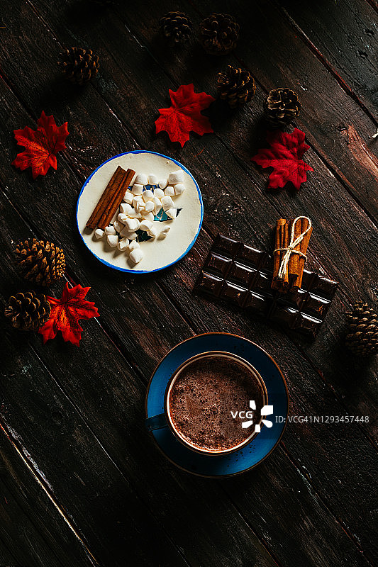 乡村背景下的热巧克力图片素材