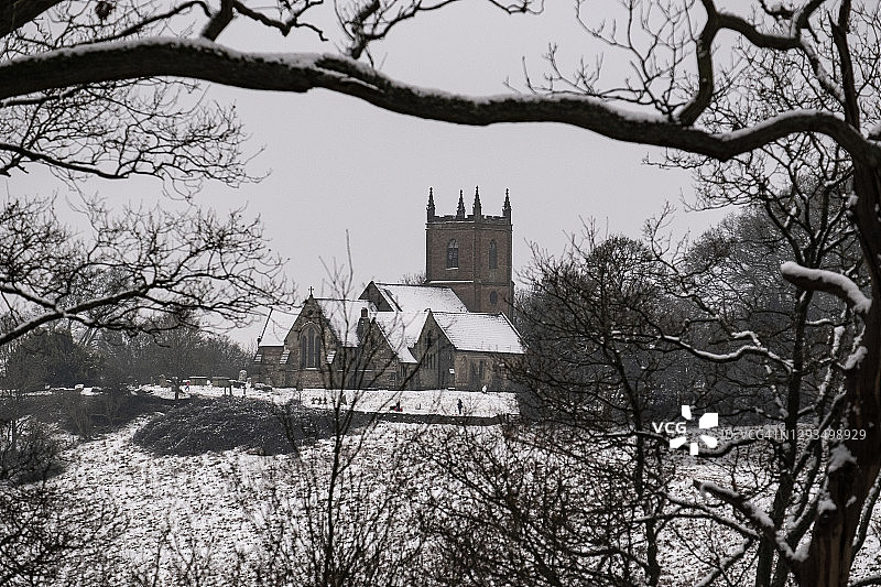 雪中的乡村教堂图片素材