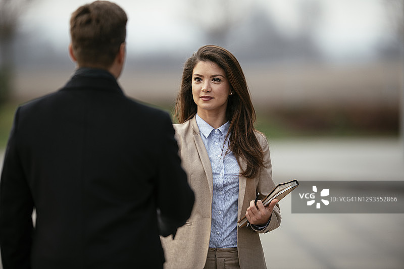 商务人士讨论新项目图片素材