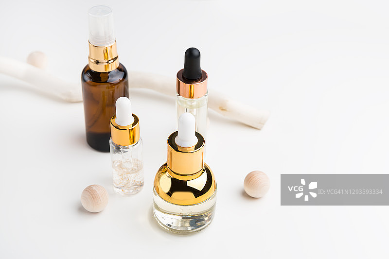 含有天然成分的各种精华液图片素材