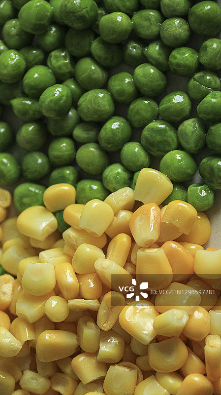 解冻的青豆和玉米粒图片素材