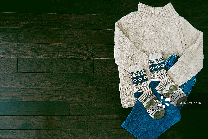 温暖的天气穿搭图片素材