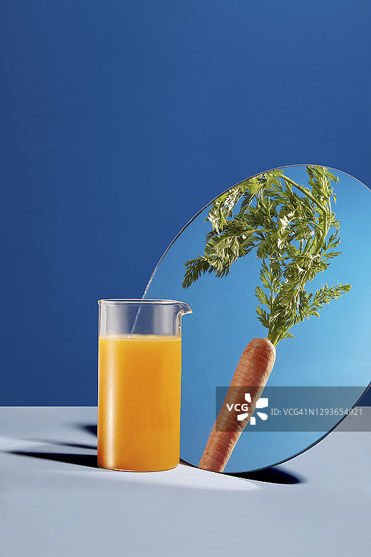 原汁原味的胡萝卜汁图片素材