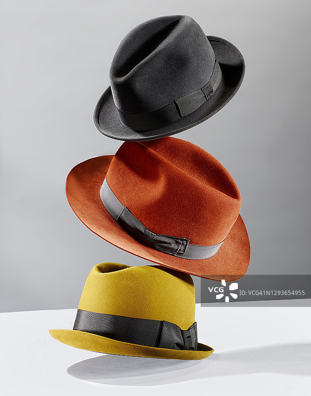 飞翔的帽子图片素材