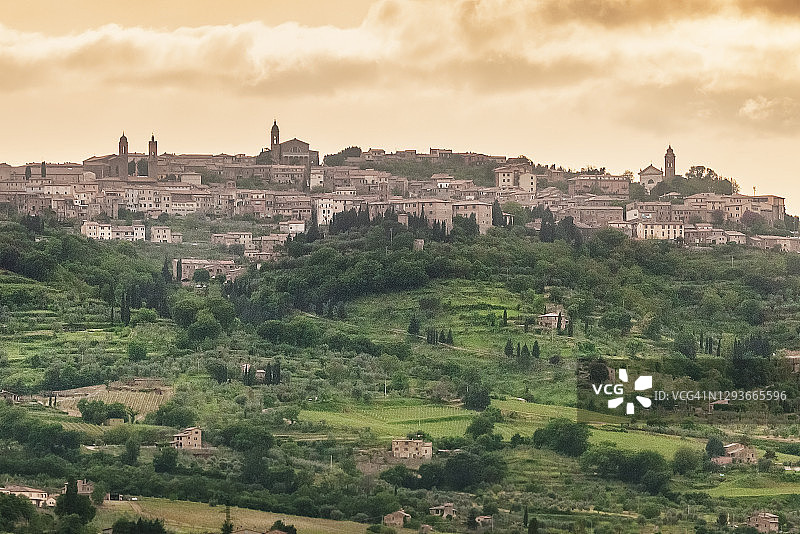 蒙塔尔奇诺天际线，意大利托斯卡纳图片素材