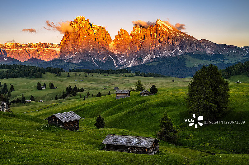 意大利多洛米蒂山阿尔卑斯山休西高原图片素材