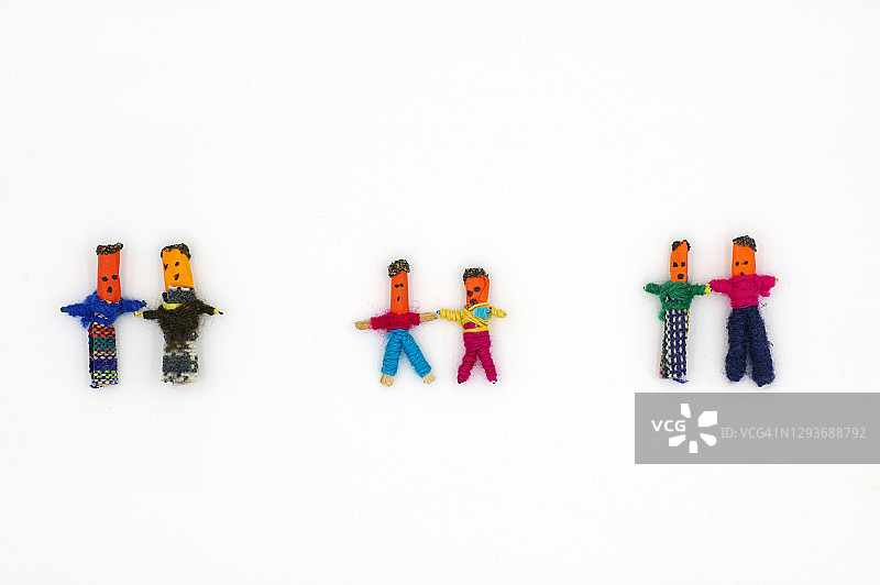 传统忧虑娃娃——三对图片素材