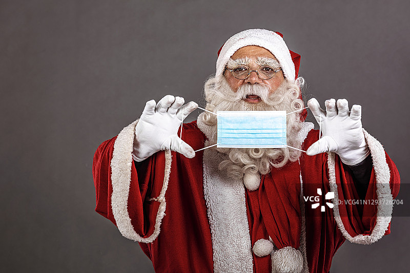 这已成为他制服的新组成部分图片素材