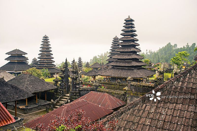 印度尼西亚巴厘岛百沙基寺的佛塔图片素材