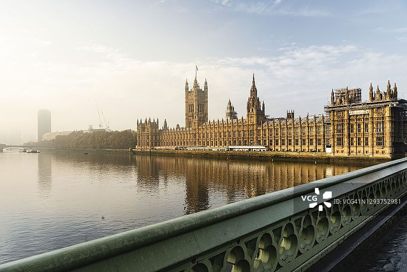 英国疫情封锁期间的伦敦标志性建筑议会大厦图片素材