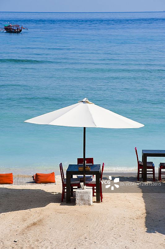 印尼吉利群岛特拉旺岸海滩餐厅图片素材