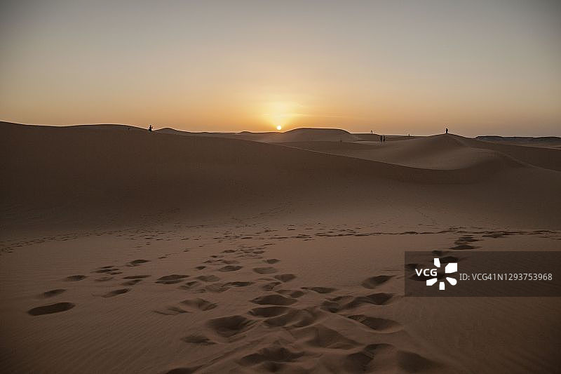 阿尔及利亚撒哈拉难民营的生活故事：被迫离开西撒哈拉图片素材