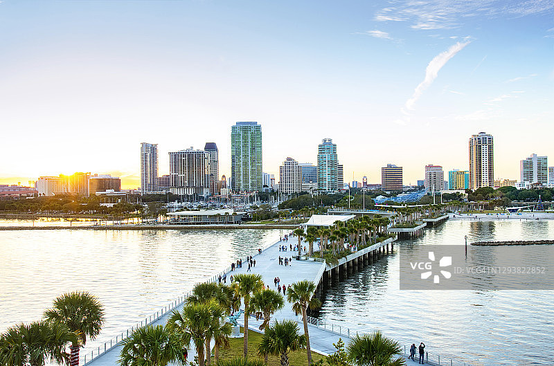 佛罗里达州圣彼得堡天际线坦帕湾图片素材