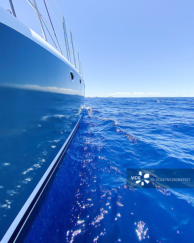 海洋中的游艇图片素材