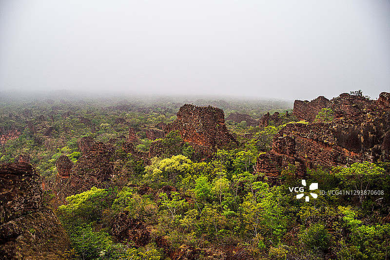 吉马良斯沙帕达砂岩地层图片素材
