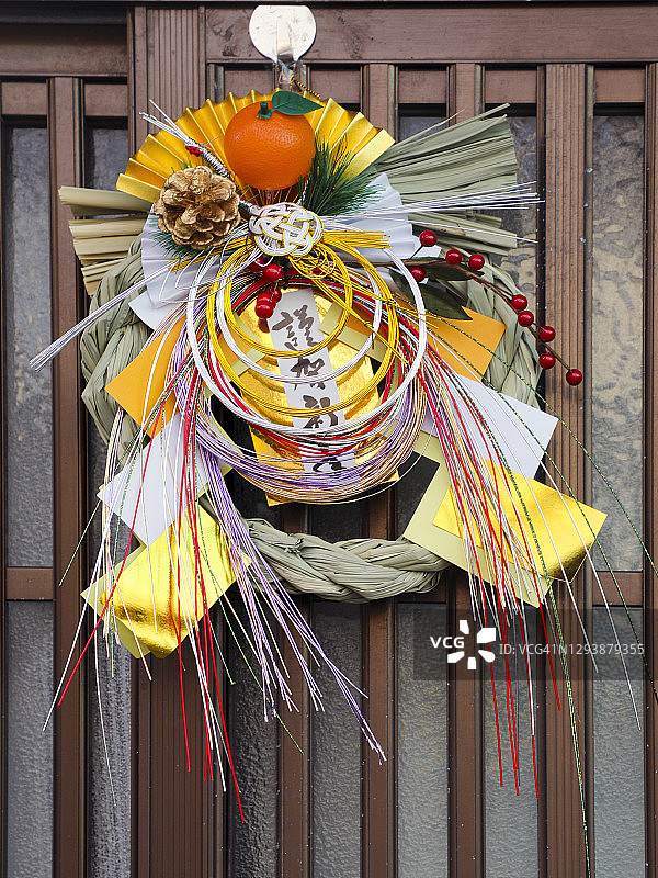 挂在推拉门上的注连饰图片素材