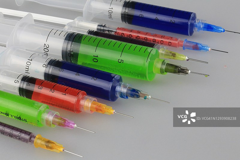 带皮下注射针头的注射器图片素材