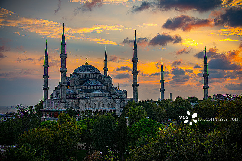 土耳其伊斯坦布尔蓝色清真寺金色日落图片素材