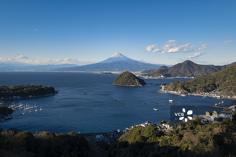 骏河湾和淡岛上的富士山图片素材