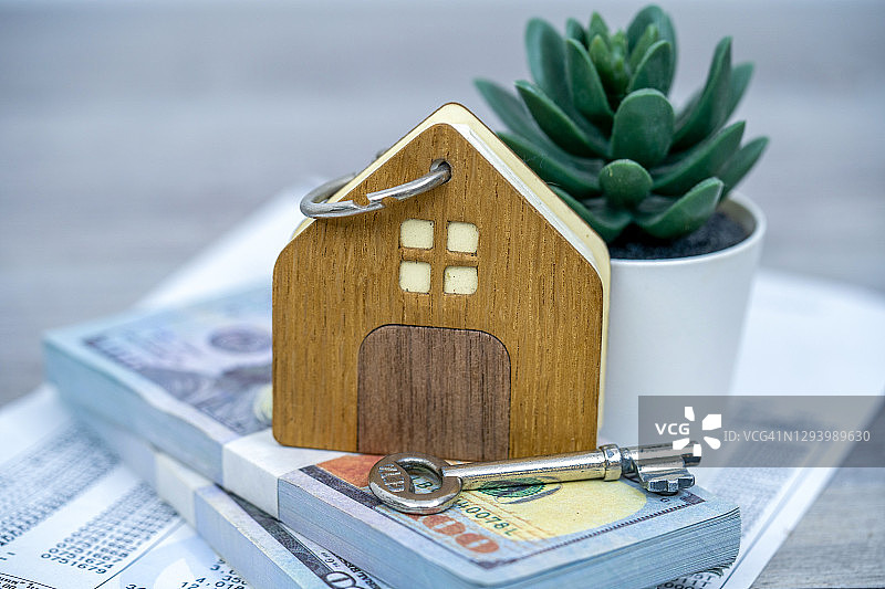 财务控制：抵押贷款储蓄或购房，房地产投资抵押概念图片素材