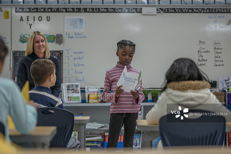 向同学们展示图片素材