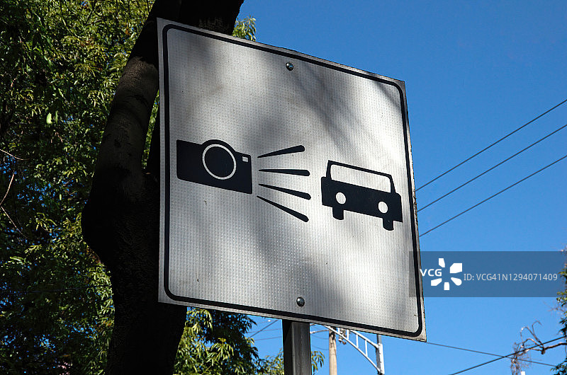 墨西哥城前方测速摄像头/雷达交通警告标志图片素材