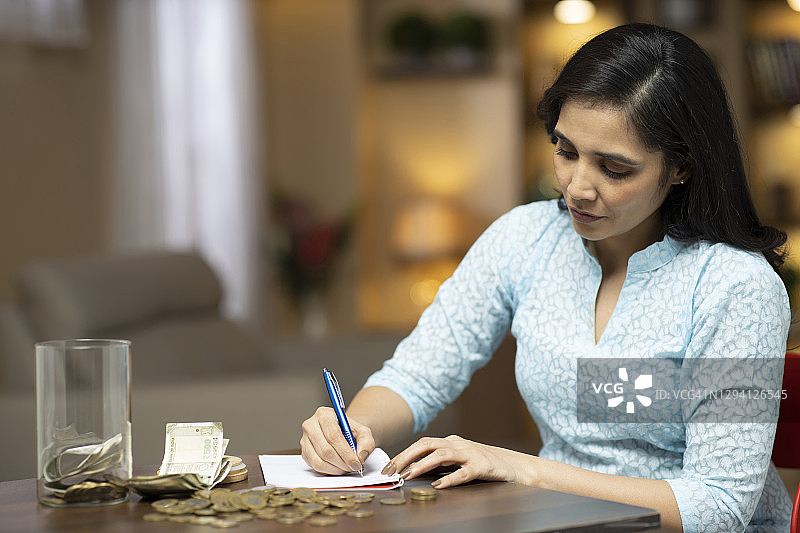 年轻女子-库存照片图片素材