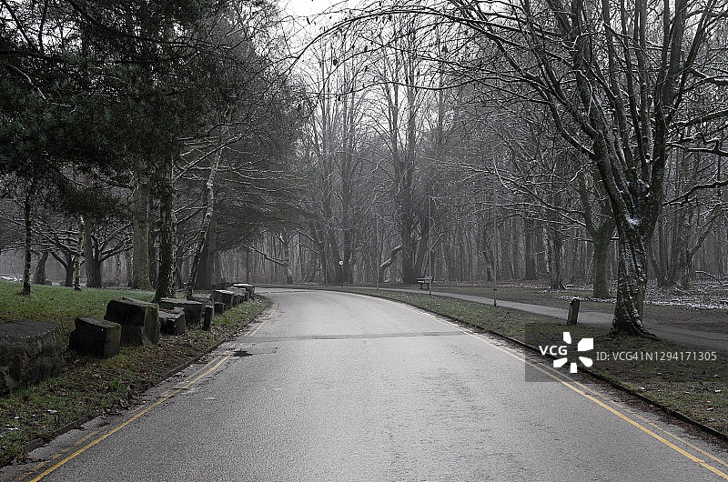 曼彻斯特希顿公园四级封锁期间的寂静雾景图片素材