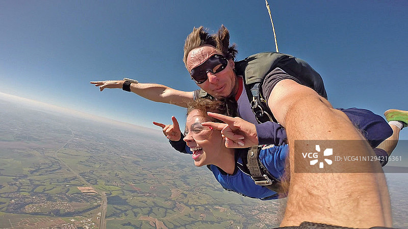 跳伞自拍合影图片素材