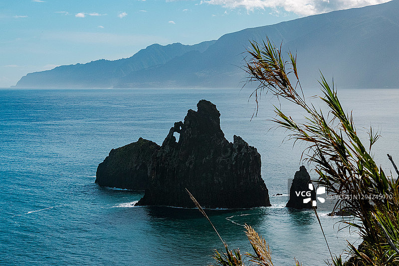 葡萄牙马德拉岛北部荒野海岸图片素材