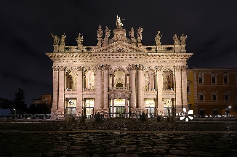 意大利罗马圣乔瓦尼拉特拉诺夜景图片素材