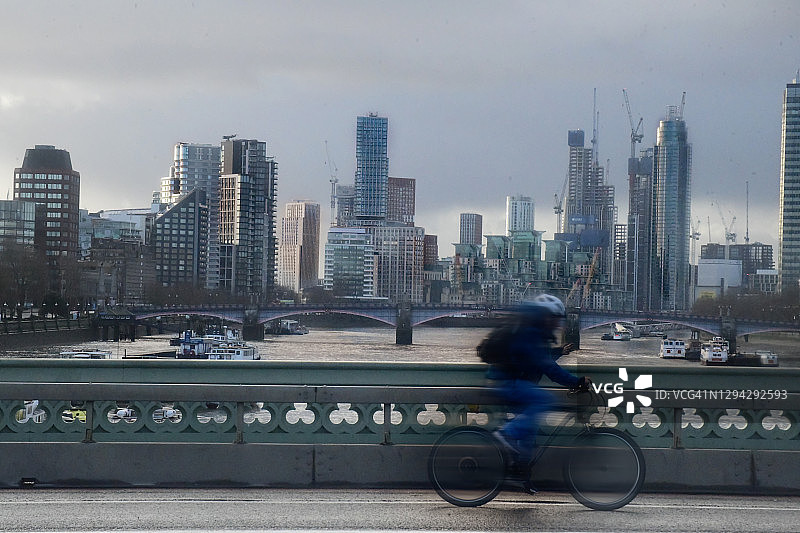 从威斯敏斯特桥看到的兰贝斯和沃克斯豪尔图片素材