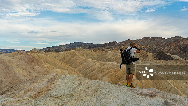 加利福尼亚州暑假：死亡谷国家公园的沙丘和沙子， Zabriskie Point图片素材