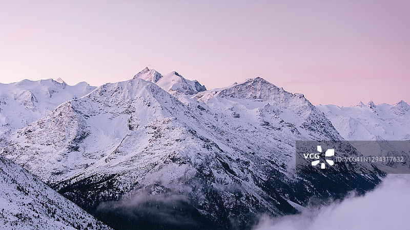 恩嘎丁·圣莫里茨阿尔卑斯山图片素材