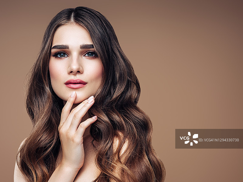 年轻漂亮女子照片图片素材