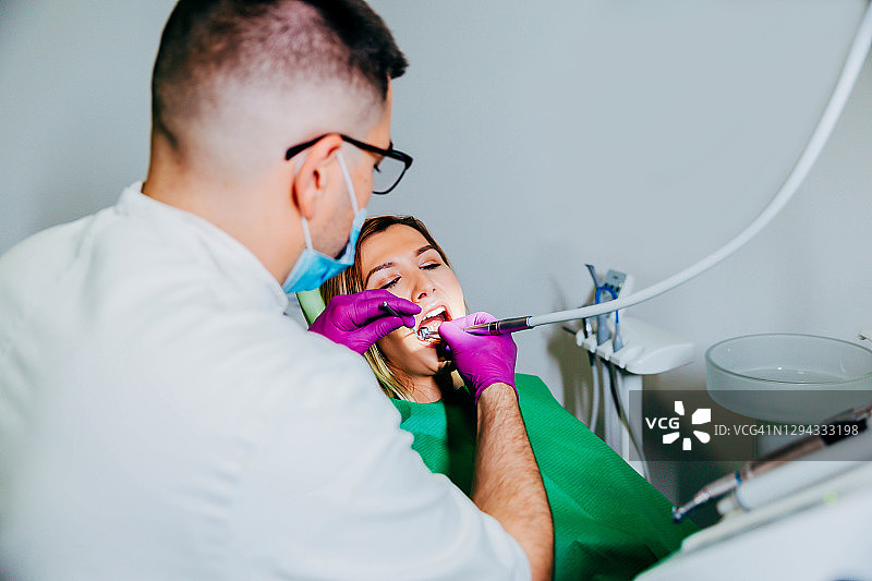 牙医修复牙齿图片素材