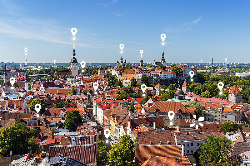 塔林城市景观上的地图图钉图标图片素材