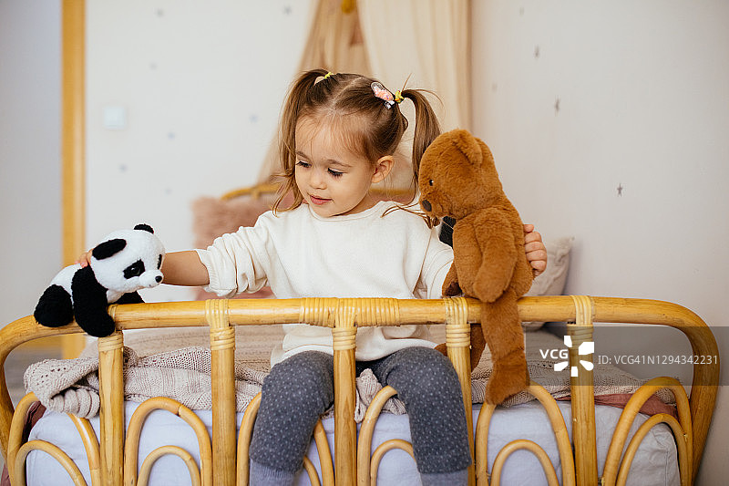 快乐的小女孩图片素材