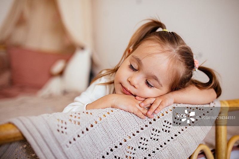 快乐的小女孩图片素材