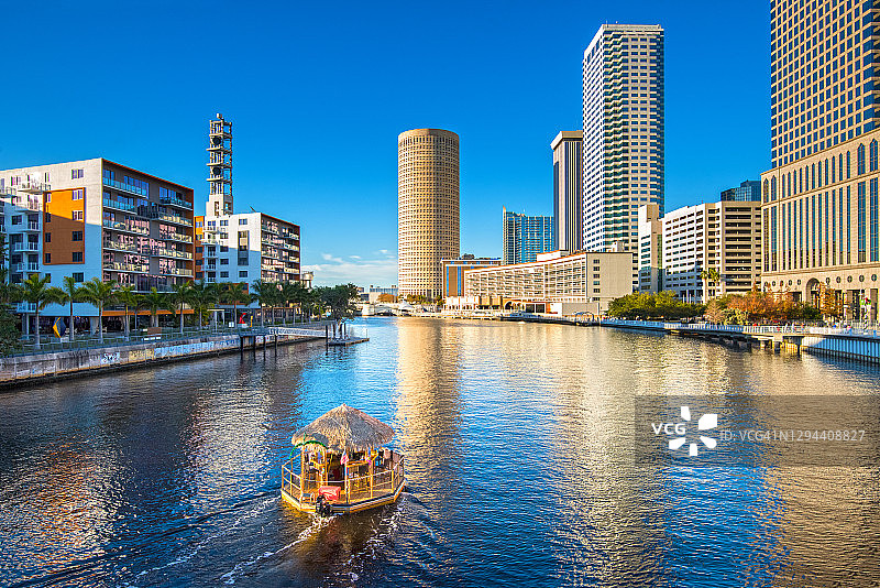 佛罗里达州坦帕希尔斯伯勒河水上出租车图片素材