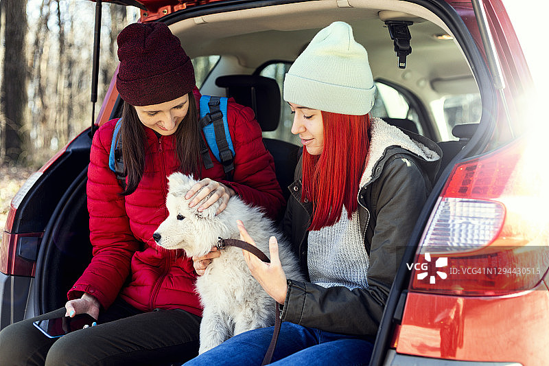 与挚友的冒险之旅图片素材