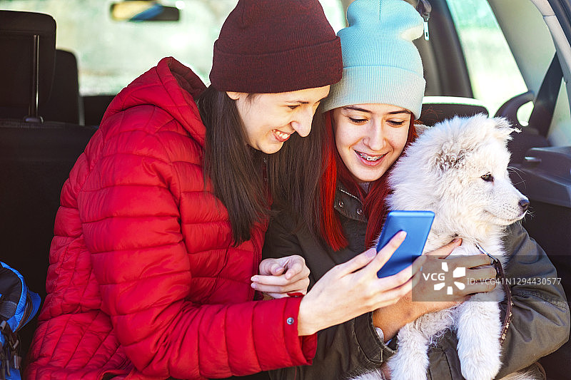 与挚友的冒险之旅图片素材