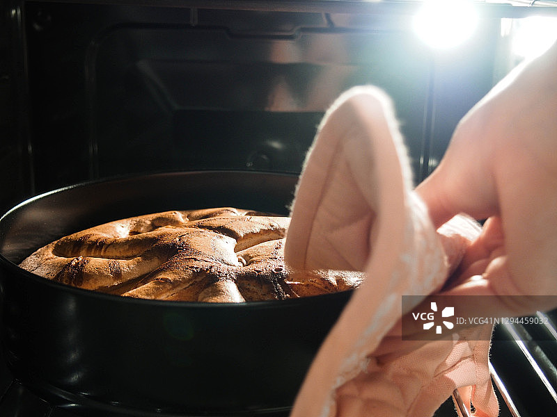 刚出炉的自制馅饼图片素材