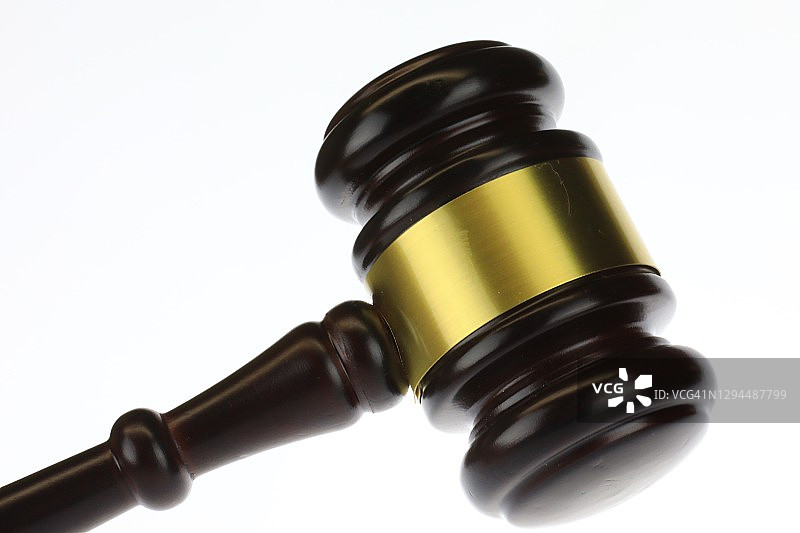 法官或拍卖师用木槌和圆形木块图片素材