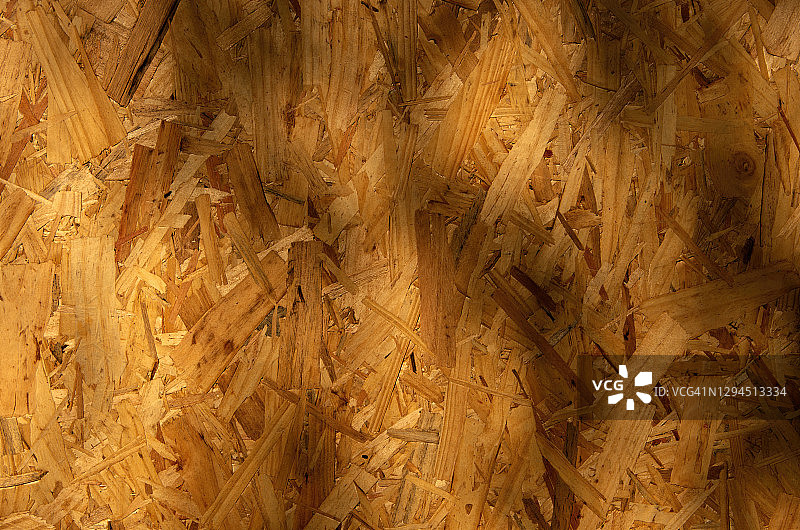 斑驳阳光下的刨花板/碎料板细节图片素材