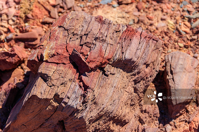 富含铁矿石的石头背景图片素材